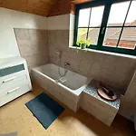 Lejlighed Blockbohlen Holzhaus Mit Sauna, Outdoor Jacuzzi Und Badeteich *
