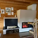 Blockbohlen Holzhaus Mit Sauna, Outdoor Jacuzzi Und Badeteich *