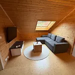 Lejlighed Blockbohlen Holzhaus Mit Sauna, Outdoor Jacuzzi Und Badeteich Gersfeld