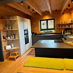 Blockbohlen Holzhaus Mit Sauna, Outdoor Jacuzzi Und Badeteich Lejlighed Gersfeld