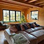 Blockbohlen Holzhaus Mit Sauna, Outdoor Jacuzzi Und Badeteich Lejlighed