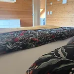 Blockbohlen Holzhaus Mit Sauna, Outdoor Jacuzzi Und Badeteich Lejlighed *