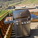 Blockbohlen Holzhaus Mit Sauna, Outdoor Jacuzzi Und Badeteich