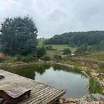 Lejlighed Blockbohlen Holzhaus Mit Sauna, Outdoor Jacuzzi Und Badeteich *