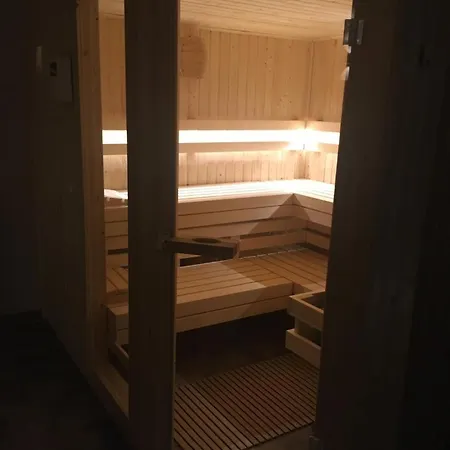 Blockbohlen Holzhaus Mit Sauna, Outdoor Jacuzzi Und Badeteich * Gersfeld