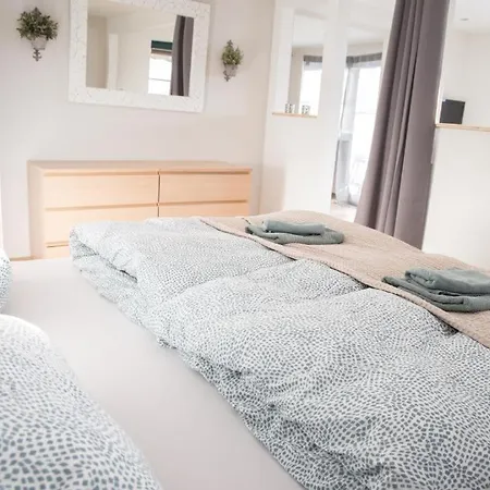 Appartement Blockbohlen Holzhaus Mit Sauna, Outdoor Jacuzzi Und Badeteich Gersfeld