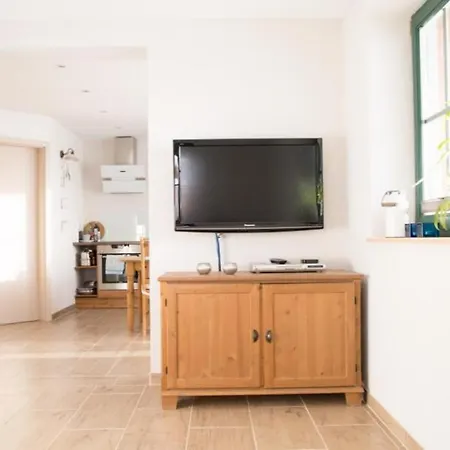 Blockbohlen Holzhaus Mit Sauna, Outdoor Jacuzzi Und Badeteich Appartement