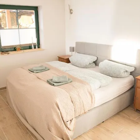 Blockbohlen Holzhaus Mit Sauna, Outdoor Jacuzzi Und Badeteich Appartement Gersfeld