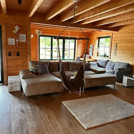 Blockbohlen Holzhaus Mit Sauna, Outdoor Jacuzzi Und Badeteich Апартаменты Герсфельд