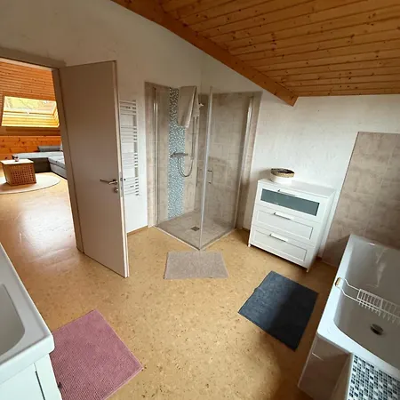 Blockbohlen Holzhaus Mit Sauna, Outdoor Jacuzzi Und Badeteich * Герсфельд