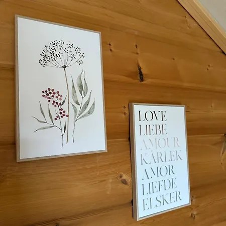 Blockbohlen Holzhaus Mit Sauna, Outdoor Jacuzzi Und Badeteich *