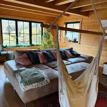 Blockbohlen Holzhaus Mit Sauna, Outdoor Jacuzzi Und Badeteich Апартаменты