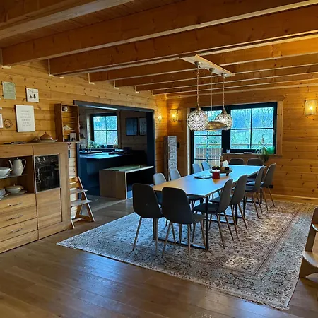 Blockbohlen Holzhaus Mit Sauna, Outdoor Jacuzzi Und Badeteich Apartamento Gersfeld