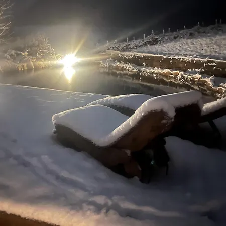 Blockbohlen Holzhaus Mit Sauna, Outdoor Jacuzzi Und Badeteich Διαμέρισμα Gersfeld