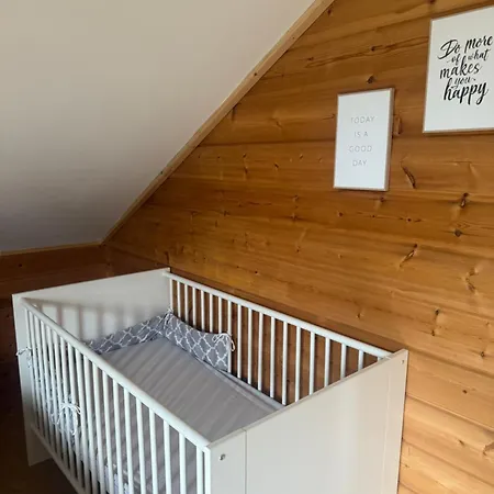 Апартаменты Blockbohlen Holzhaus Mit Sauna, Outdoor Jacuzzi Und Badeteich Герсфельд
