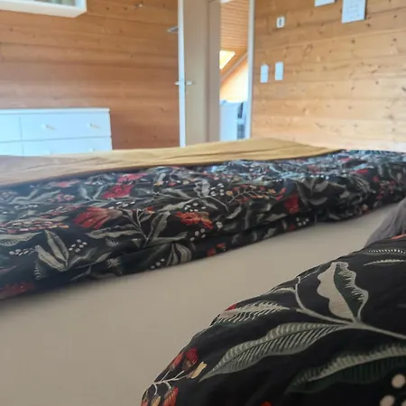 Blockbohlen Holzhaus Mit Sauna, Outdoor Jacuzzi Und Badeteich Апартаменты *