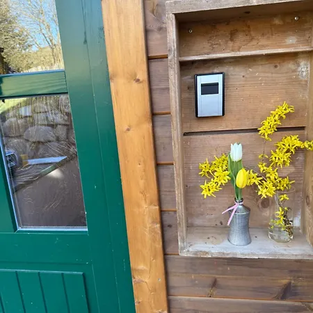 Апартаменты Blockbohlen Holzhaus Mit Sauna, Outdoor Jacuzzi Und Badeteich Герсфельд
