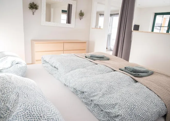 Апартаменты Blockbohlen Holzhaus Mit Sauna, Outdoor Jacuzzi Und Badeteich Герсфельд