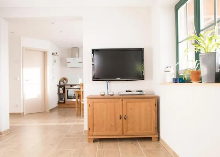 Blockbohlen Holzhaus Mit Sauna, Outdoor Jacuzzi Und Badeteich Апартаменты