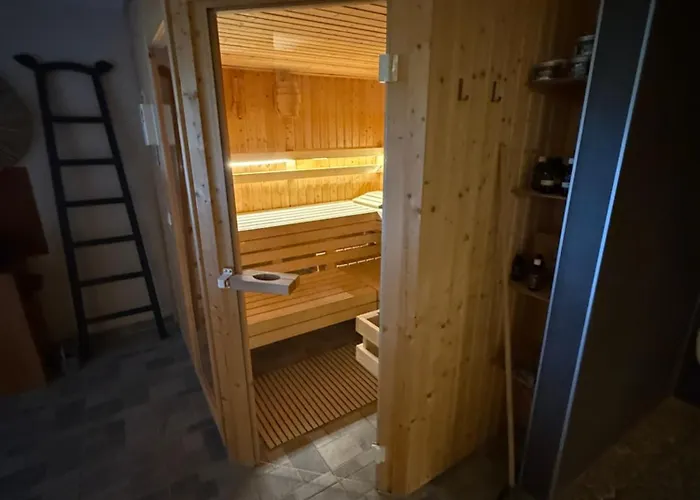 Апартаменты Blockbohlen Holzhaus Mit Sauna, Outdoor Jacuzzi Und Badeteich