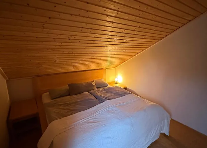 Blockbohlen Holzhaus Mit Sauna, Outdoor Jacuzzi Und Badeteich *