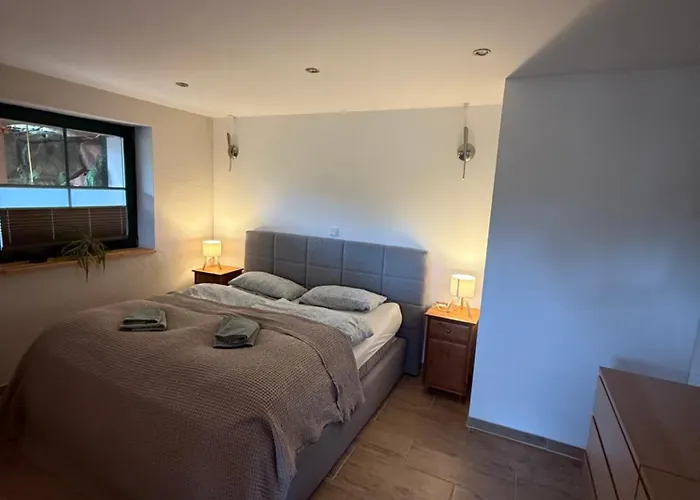 Blockbohlen Holzhaus Mit Sauna, Outdoor Jacuzzi Und Badeteich Апартаменты