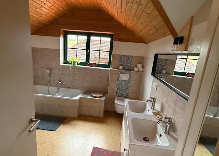 Blockbohlen Holzhaus Mit Sauna, Outdoor Jacuzzi Und Badeteich *