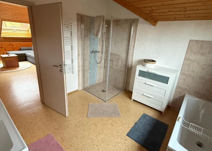 Blockbohlen Holzhaus Mit Sauna, Outdoor Jacuzzi Und Badeteich * Герсфельд