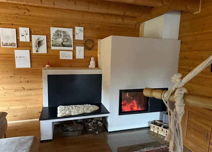 Blockbohlen Holzhaus Mit Sauna, Outdoor Jacuzzi Und Badeteich *