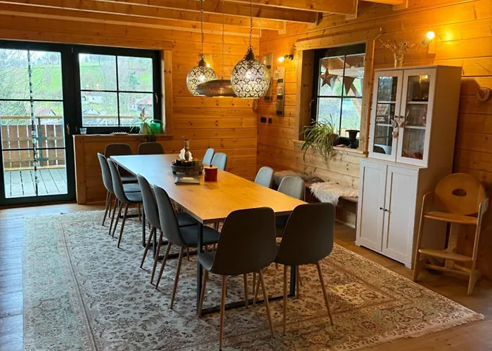 Апартаменты Blockbohlen Holzhaus Mit Sauna, Outdoor Jacuzzi Und Badeteich Герсфельд