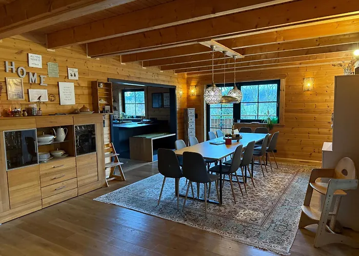 Blockbohlen Holzhaus Mit Sauna, Outdoor Jacuzzi Und Badeteich Апартаменты Герсфельд