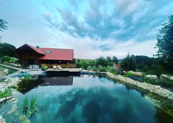 Blockbohlen Holzhaus Mit Sauna, Outdoor Jacuzzi Und Badeteich Герсфельд