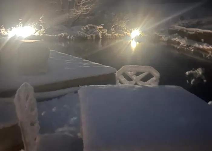 Blockbohlen Holzhaus Mit Sauna, Outdoor Jacuzzi Und Badeteich Герсфельд