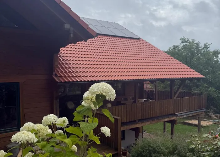 Апартаменты Blockbohlen Holzhaus Mit Sauna, Outdoor Jacuzzi Und Badeteich Герсфельд