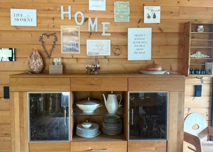 Blockbohlen Holzhaus Mit Sauna, Outdoor Jacuzzi Und Badeteich Апартаменты