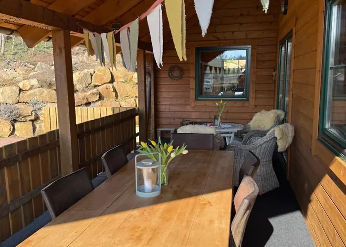 Blockbohlen Holzhaus Mit Sauna, Outdoor Jacuzzi Und Badeteich Апартаменты *